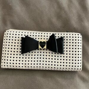 Betsey Johnson Black and White Heart Key Holder